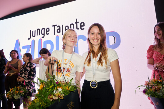 Fleurop initiiert regelmig Veranstaltungen und Aktionen, die auf die Sichtbarkeit des Floristikhandwerks einzahlen und Nachwuchswerbung machen, wie der Junge-Talente-Azubi-Cup.