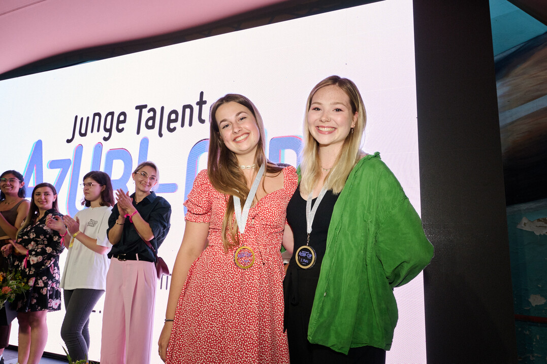ber den 2. Platz freuten sich Serafina Scholl (links) und Kim Leitinger.