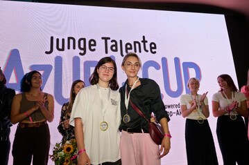 Jana Bub (links) und Polina Lange haben den Azubi-Cup 2022 gewonnen.