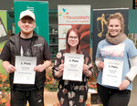 Die Gewinner/-innen: Sieger Clemens Redtmann, Aalyah Gillmann, 2. Platz (Mitte) und Theresa Schulz, 3. Platz (rechts).