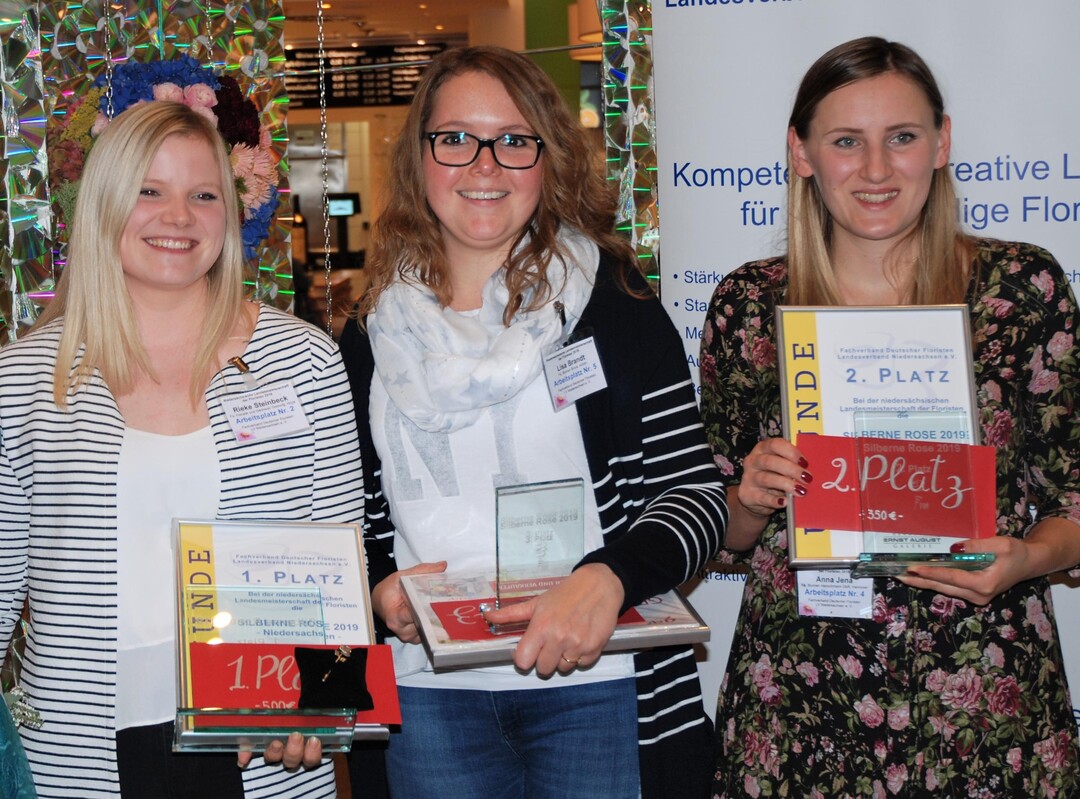 Siegerehrung (v.l.n.r.): Rieke Steinbeck gewann die Meisterschaft, Lisa Brandt belegte den 3. Platz und Anna Jena ist Vizemeisterin.
