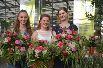 Die glcklichen Gewinnerinnen: Anna Kiefer (Mitte), Meisje Gwyneth Tenckhoff (rechts) und Saskia Moosmann.