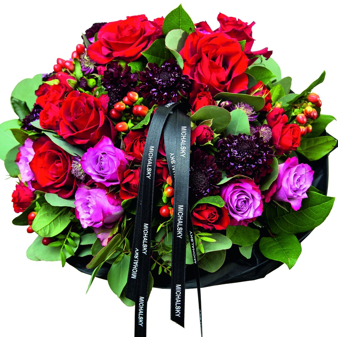 Valentinssträuße vom Designer: Michael Michalsky launchte zusammen mit Landgard zum diesjährigen Valentinstag vier Blumensträuße unter dem Titel „Important Secrets – Say it with love“.
