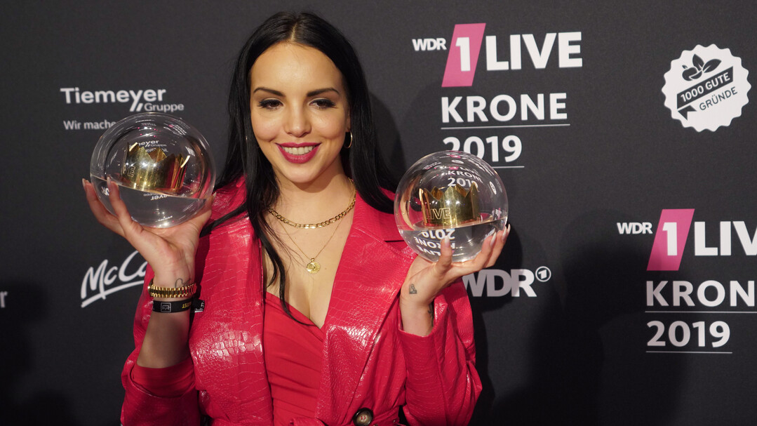 Juju freute sich über eine Doppel-Krone als „Beste Künstlerin“ und für die „Beste Single“