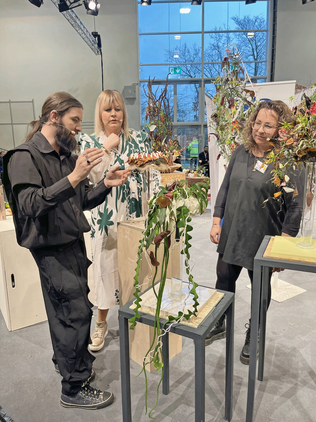 Christoper Ernst aus Kindelbrck, Victoria Salomon aus Halle an der Saale und Patricia Jung aus Oftersheim in Baden-Wrttemberg zeigten blumigen Hochzeitsarrangements im Wedding-Special Love is in the air. 