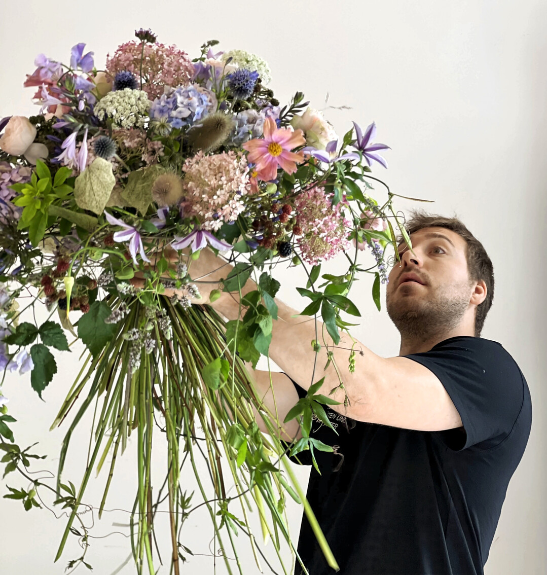 Severin Schberl fertigte einen Meisterstrau in typischer AoF-Art: grodimensioniert, mit klarer Linienfhrung und leichter, transparenter Anmutung.