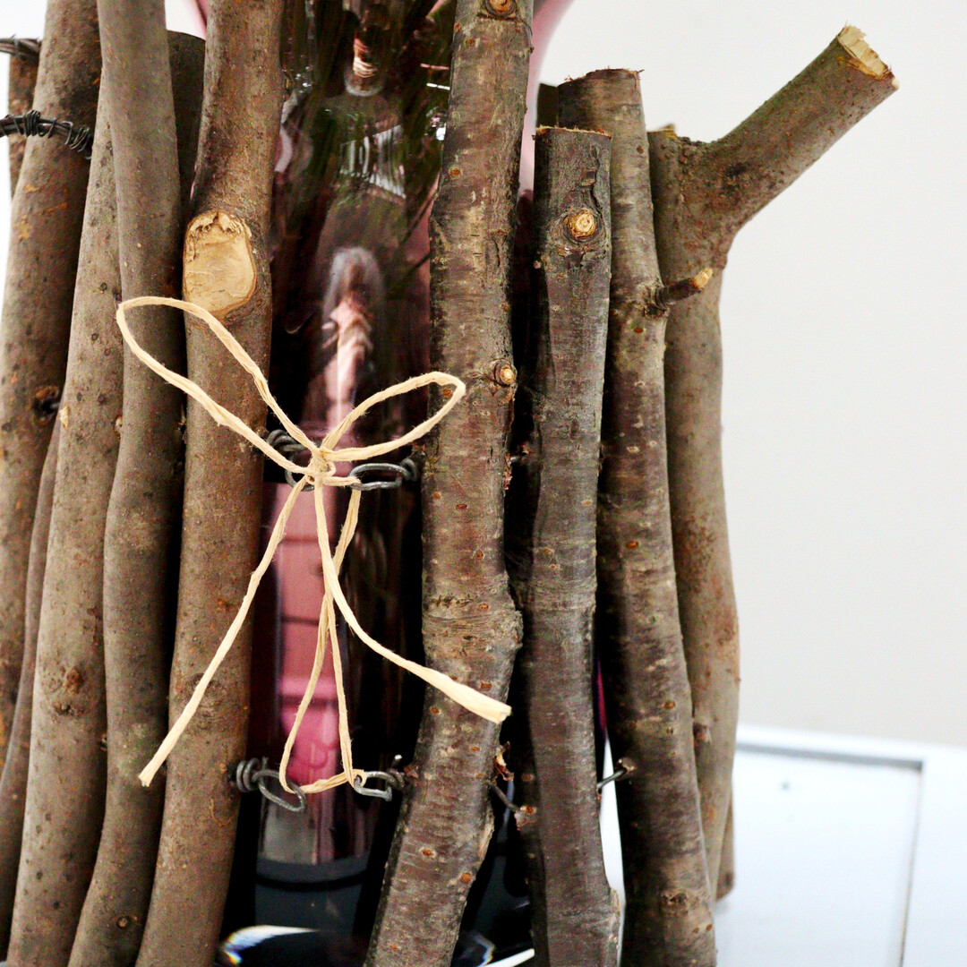 Um die Hlle zu verschlieen, empfehle ich, sen aus den Drahtenden zu drehen. Diese werden dann wie hier z.B. mit Papierdraht oder hnlichem verschnrt.