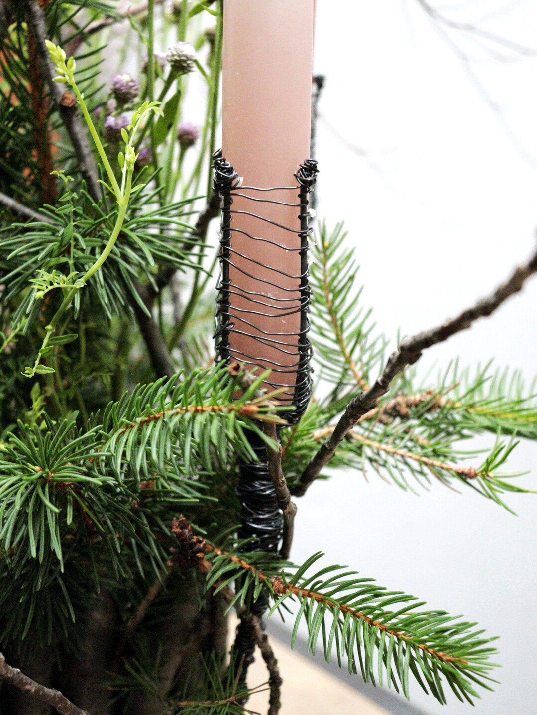 Fr die Kerzen habe ich mich fr handgemachte Halterungen aus Wickeldraht entschieden, wie sie von Gregor Lersch entwickelt wurden.