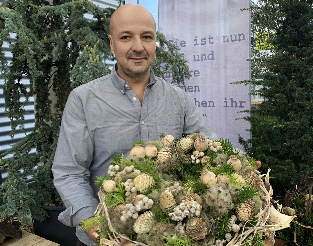 Josef Dirr zeigte unter dem Thema Stille Tage Ideen fr die Gedenktagsfloristik.