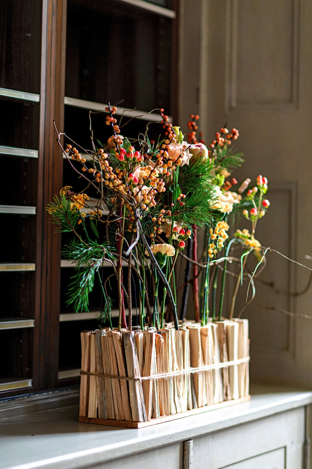 In der kalten Jahreszeit sehnen wir uns nach Wrme und Gemtlichkeit. Daher war die Verwendung von Anfeuerholz nur naheliegend.