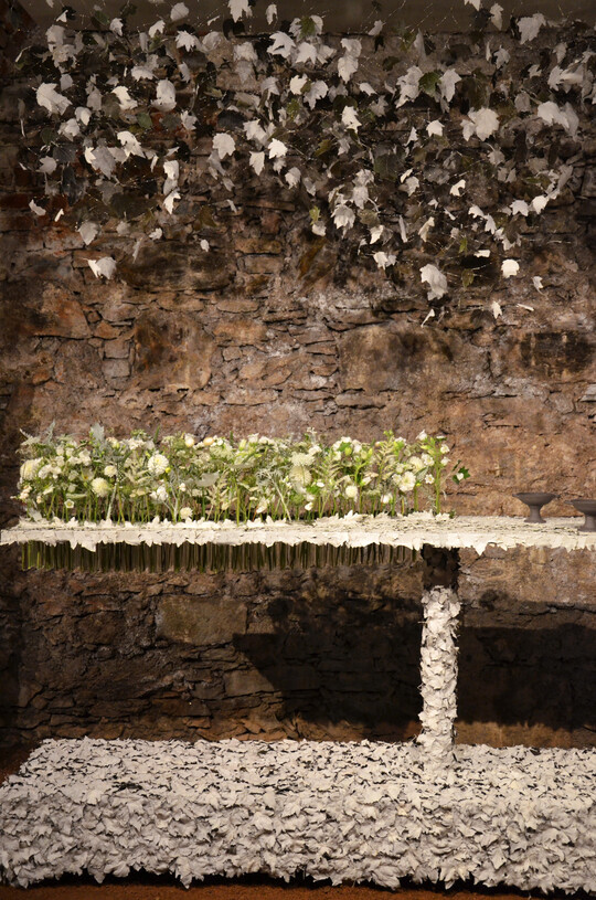 Die Silber-Pappel stand bei den Griechen fr eine Nymphe. Die traurige Liebesgeschichte dieser Nymphe und Hades erzhlte 
<b>Nadine Moser</b>
 in ihrer Bargestaltung.  