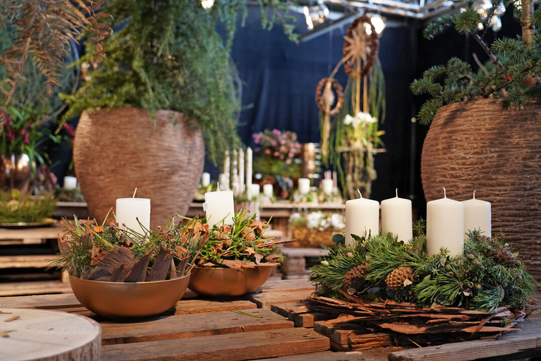 Herzstck der Themenwoche ist die Ausstellung von ber 100 adventlichen Werkstcken.
