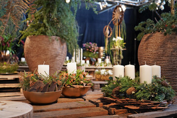 Herzstck der Themenwoche ist die Ausstellung von ber 100 adventlichen Werkstcken.