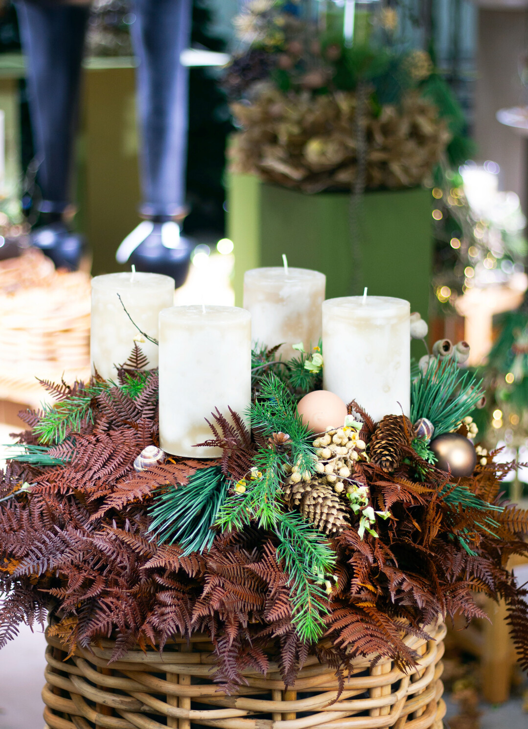 Die Kombination aus matten Gr�nt�nen, groben Texturen und handwerklicher Raffinesse inspiriert zur Dekoration im Landhaus- oder Chaletstil � authentisch, bodenst�ndig und dabei �u�erst verkaufsstark.