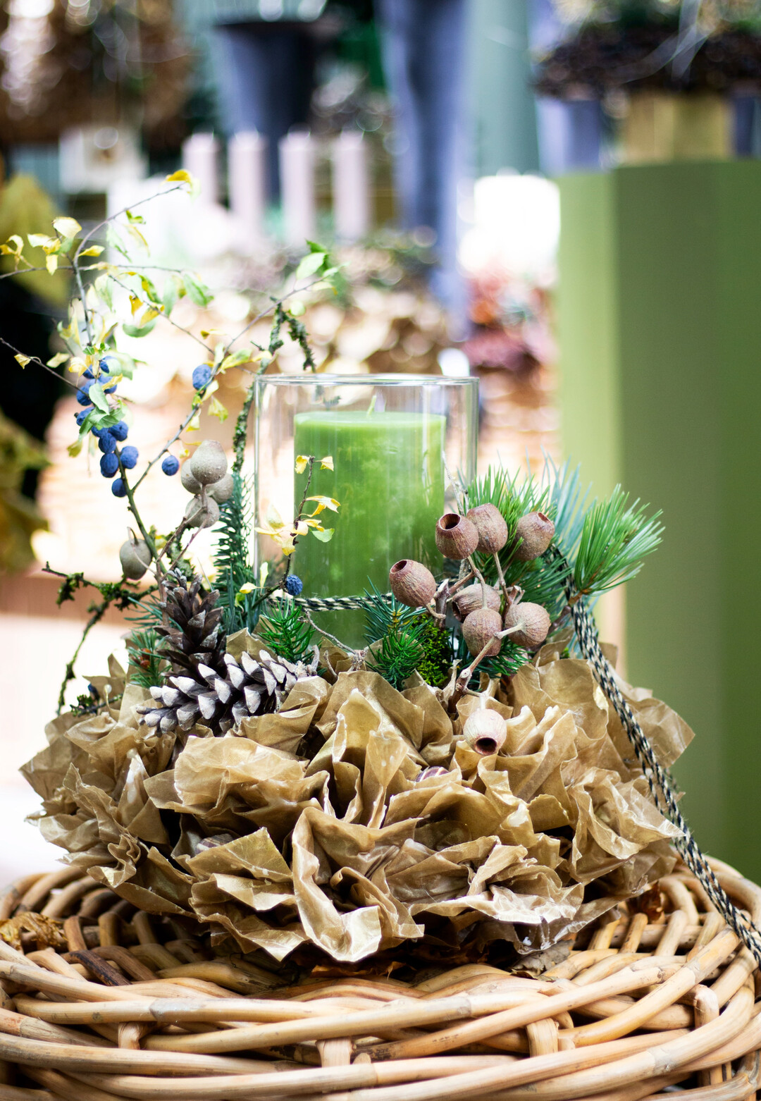 Die Kombination aus matten Gr�nt�nen, groben Texturen und handwerklicher Raffinesse inspiriert zur Dekoration im Landhaus- oder Chaletstil � authentisch, bodenst�ndig und dabei �u�erst verkaufsstark.