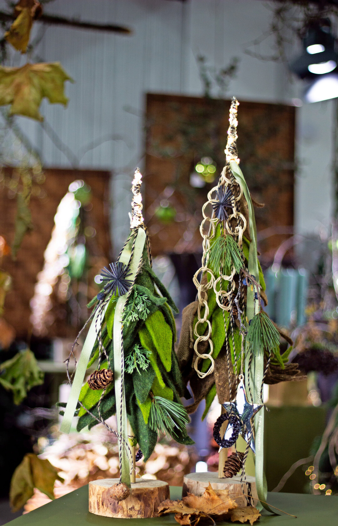 Die Kombination aus matten Gr�nt�nen, groben Texturen und handwerklicher Raffinesse inspiriert zur Dekoration im Landhaus- oder Chaletstil � authentisch, bodenst�ndig und dabei �u�erst verkaufsstark.