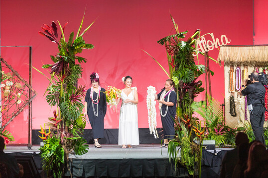 Aloha-Spirit in Essen auf der Bhne: Die AIFD-Knstlerinnen Brenna Quan und Sue Tabbal-Yamaguchi werden Hawaiis lebendiges Blumenerbe prsentieren.