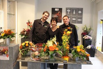 Ekaflor-Geschftsfhrer Horst Gssmann, Laden-Inhaberin Gabriele Vecchio und Frank Halbig, der 1A-Blumen-Projektleiter am Erffnungstag.