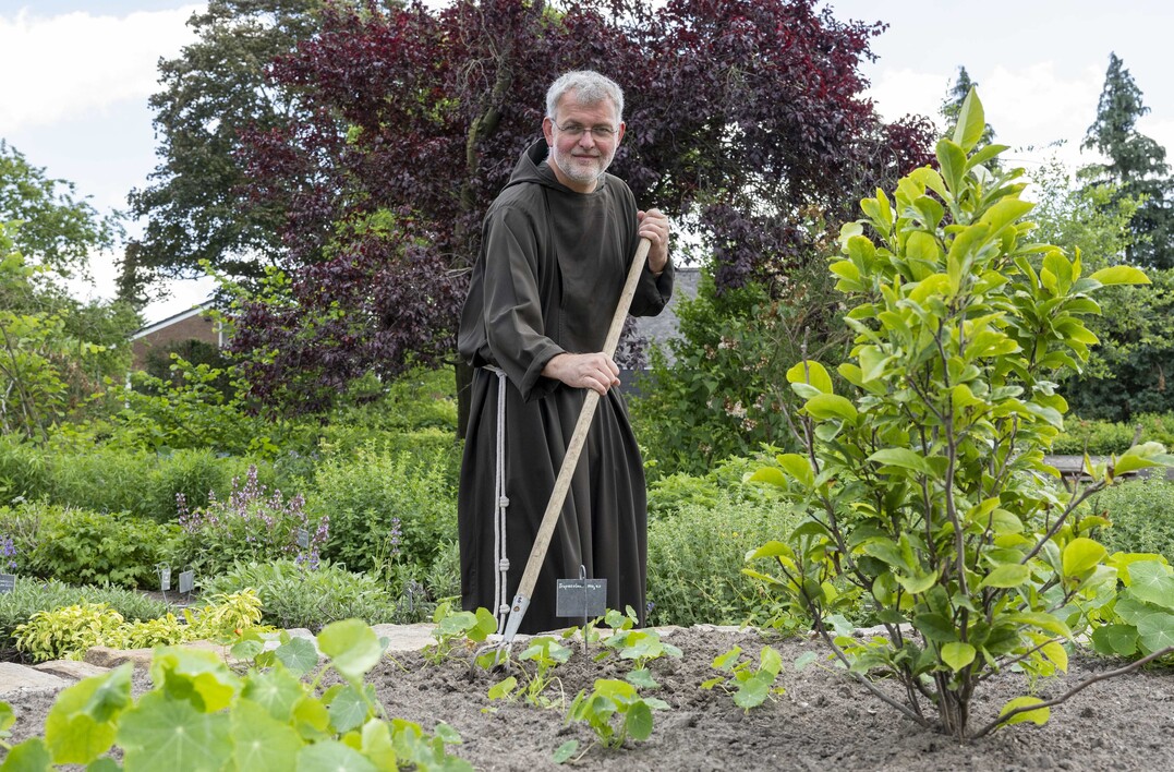 In der 1. Folge sind die Grtner/-innen bei Bruder Bernd im Klostergarten der Kapuziner in Mnster zu Gast.