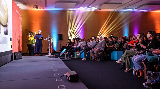 Praxisnahe Vorträge lassen sich an allen vier Messetagen in der Conzoom Solutions Academy erleben – Informationen gibt’s online:
<a href="https://christmasworld.messefrankfurt.com/frankfurt/de/themen-events/events.html#/?q=br%C3%A4mer&day=2026-02-08" target="_blank" >Eventprogramm</a>