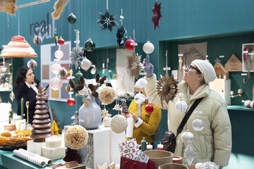 Im Trendareal der Christmasworld im Foyer der Halle 4.1 setzt das Stilb�ro bora.herke.palmisano die Christmasworld Trends 26+�mit Produkten der Aussteller in Szene�� eine wertvolle Orientierung f�r die Gestaltung der Verkaufsfl�che und die Sortimentsgestaltung. 