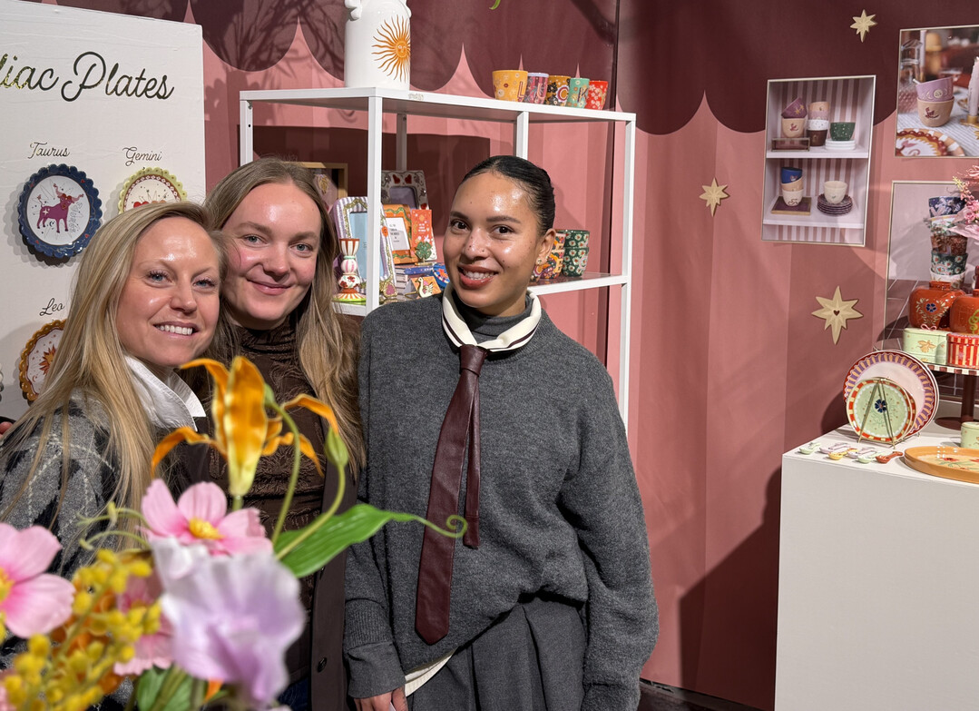 So viel Glück: Bei „all the luck in the world“ aus Amsterdam dreht sich alles um Geschenkartikel und Serien für Tisch & Tafel. Das Team am Stand war mit der Resonanz rundum glücklich.
<a href="https://b2b.alltheluckintheworld.nl/" target="_blank" >www.b2b.alltheluckintheworld.nl</a>