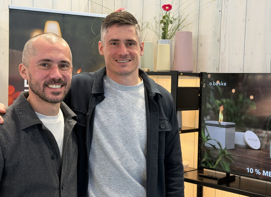 Beton, Wachs und puristisches Design: Die Beske-Brüder Jens und Malte zeigten ihre Betonfeuer-Serien mit dem Docht, der unendlich lang mit Wachsresten gefüttert werden kann, im Newcomerbereich der Münchner TrendSet.
<a href="https://www.beske-manufaktur.de" target="_blank" >www.beske-manufaktur.de</a>