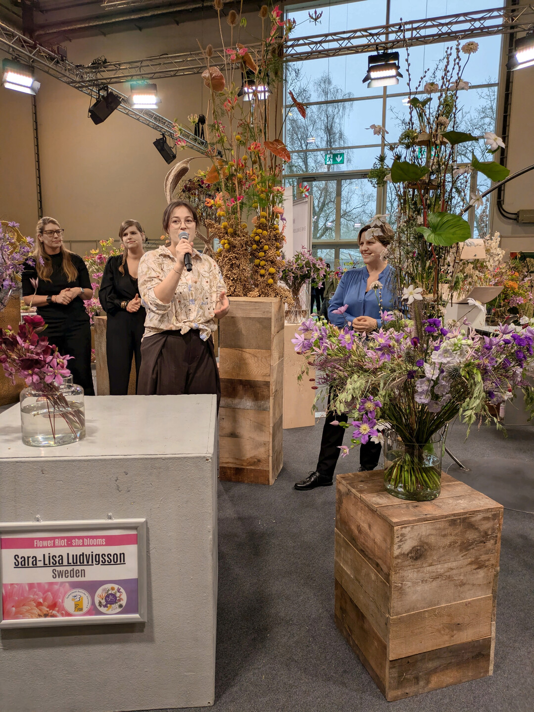 Elisabeth Schoenemann (rechts) mit ihrer Assistentin Kim B�choldt. 