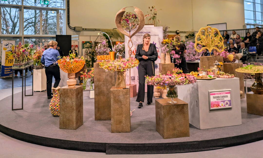 Die floristische Handschrift der drei Floristinnen ist sehr unterschiedlich. Jede hatte ihren eigenen Bereich auf der Bühne. Hier ist der von Hanneke Frankema zu sehen.