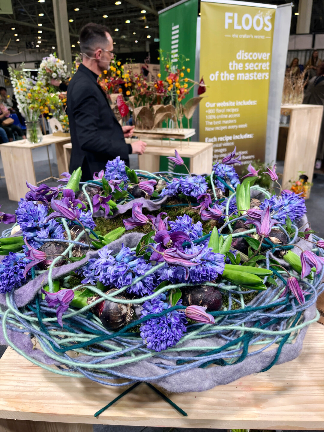 Alex Segura kreierte dieses Werkstück in Violetttönen.