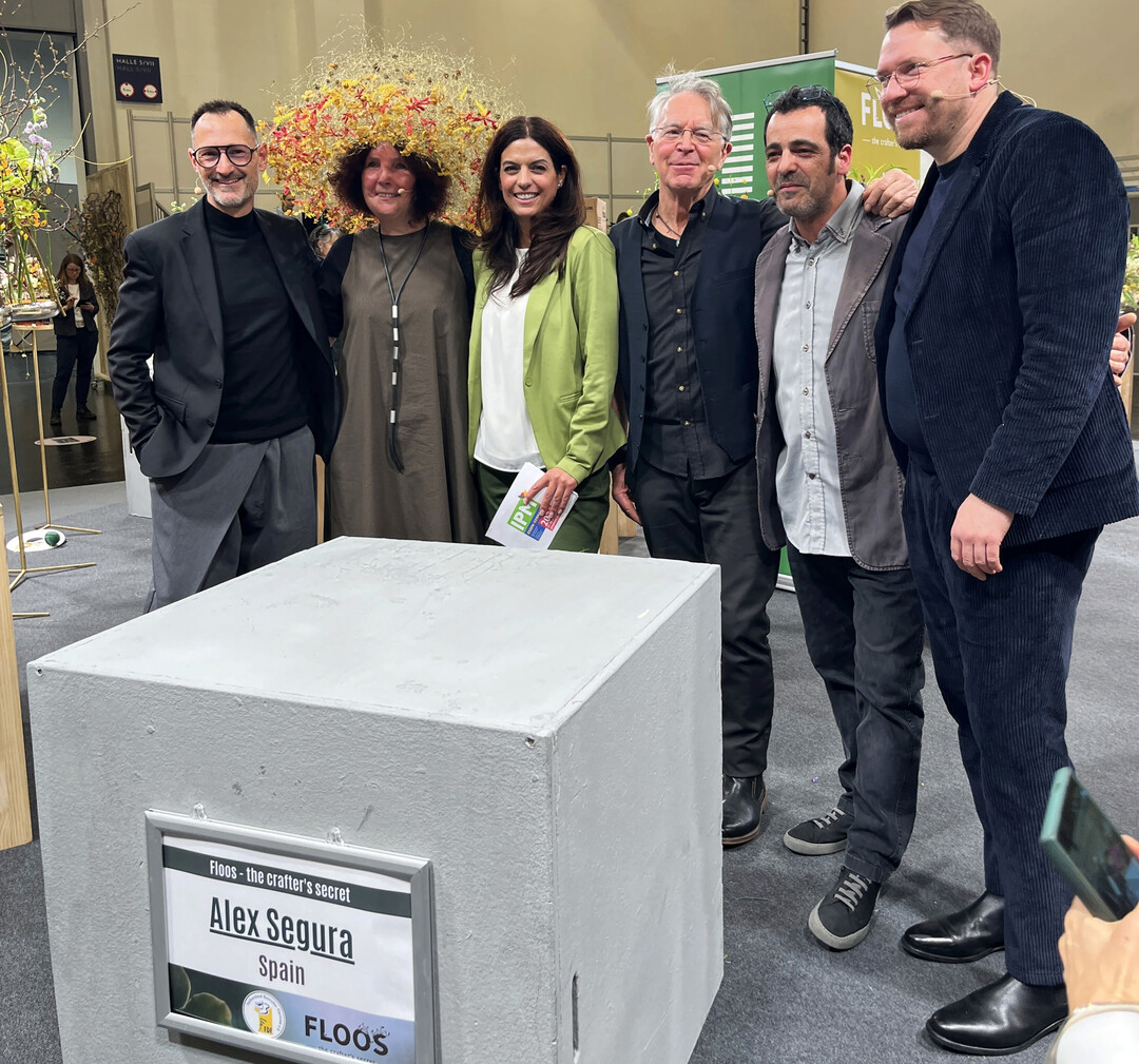 Das Team von Floos am 3. Tag der IPM: (v.l.) Alex Segura, Iza Tkaczyk, die Moderatorin der Messe Essen, Rudy Casati, Carles J. Fontanillas und Johann Obendrauf.