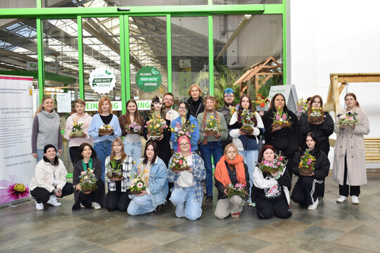 Die Teilnehmenden aus dem vergangenen Jahr mit ihren Werkst�cken.  