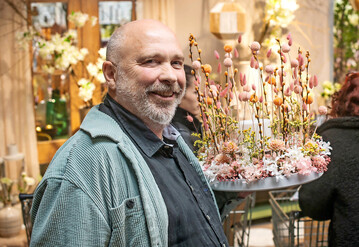 Andreas Frank ist Inhaber des Blumenwerks im baden-w�rttembergischen Neudenau. Mittlerweile ist er auch �berregional f�r seine mit Feinsinn ausgesuchten Farb- und Materialkompositionen bekannt, nicht zuletzt durch Social Media � auf Instagram hat er �ber 21.000 Follower. 
<a href="https://www.blumenwerk-neudenau.de" target="_blank" >www.blumenwerk-neudenau.de</a>