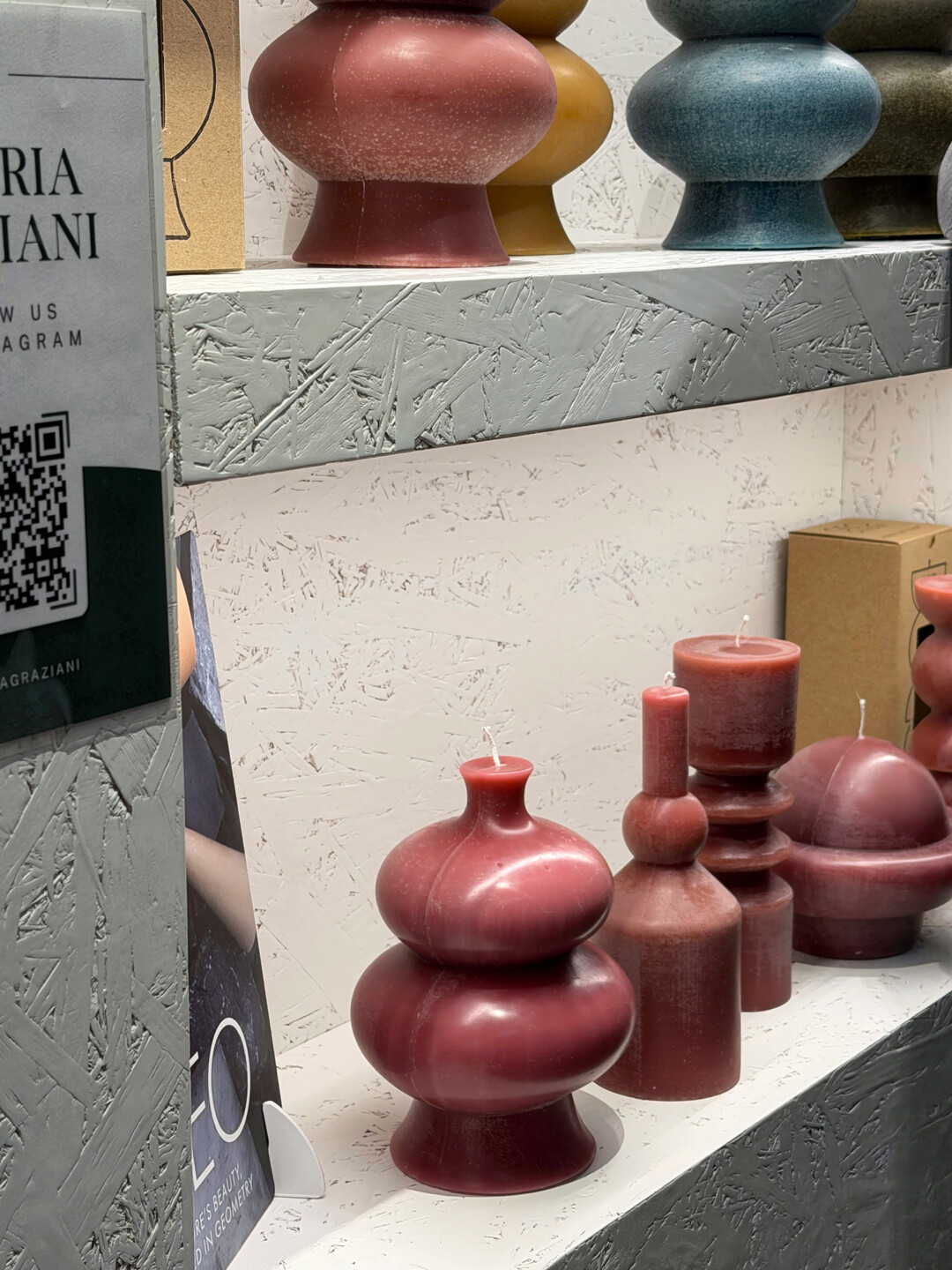 Kerzentrends: „Geo“ steht für die sichtbar nachhaltigen Ansätze bei der Material-, Farb- und Verpackungsauswahl und die klaren, geometrischen Formen. Der italienische Traditionshersteller Graziani stellte die neue Serie innerhalb der Marke In.Cera vor, in zehn Varianten und vier erdigen Farbtönen. www.graziani.net