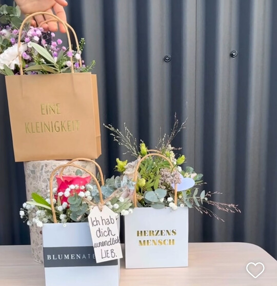 Die kleinen vorbereiteten Tten wurden im Blumen-Atelier gut verkauft.