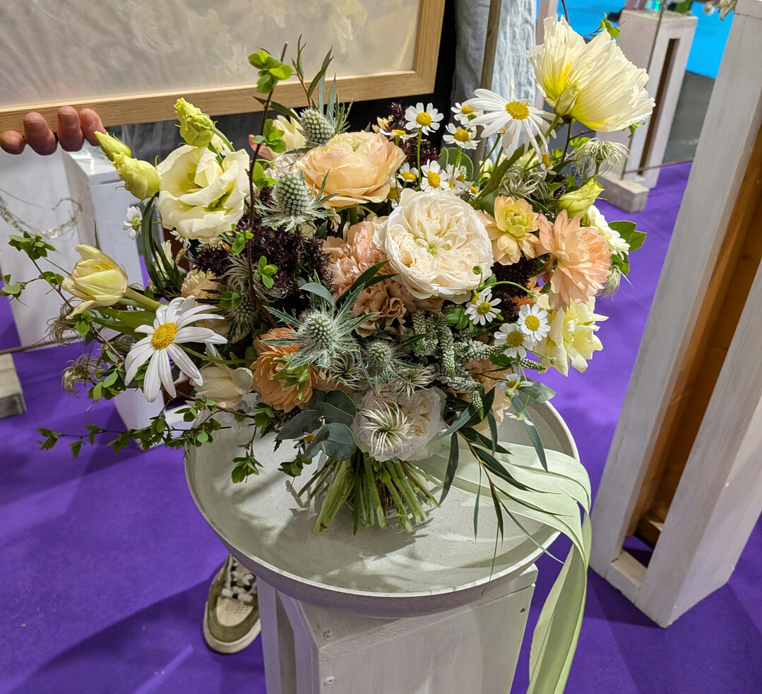 Die Auszubildenden des dritten Lehrjahres des BSZ Dresden zeigten Hochzeitsfloristik