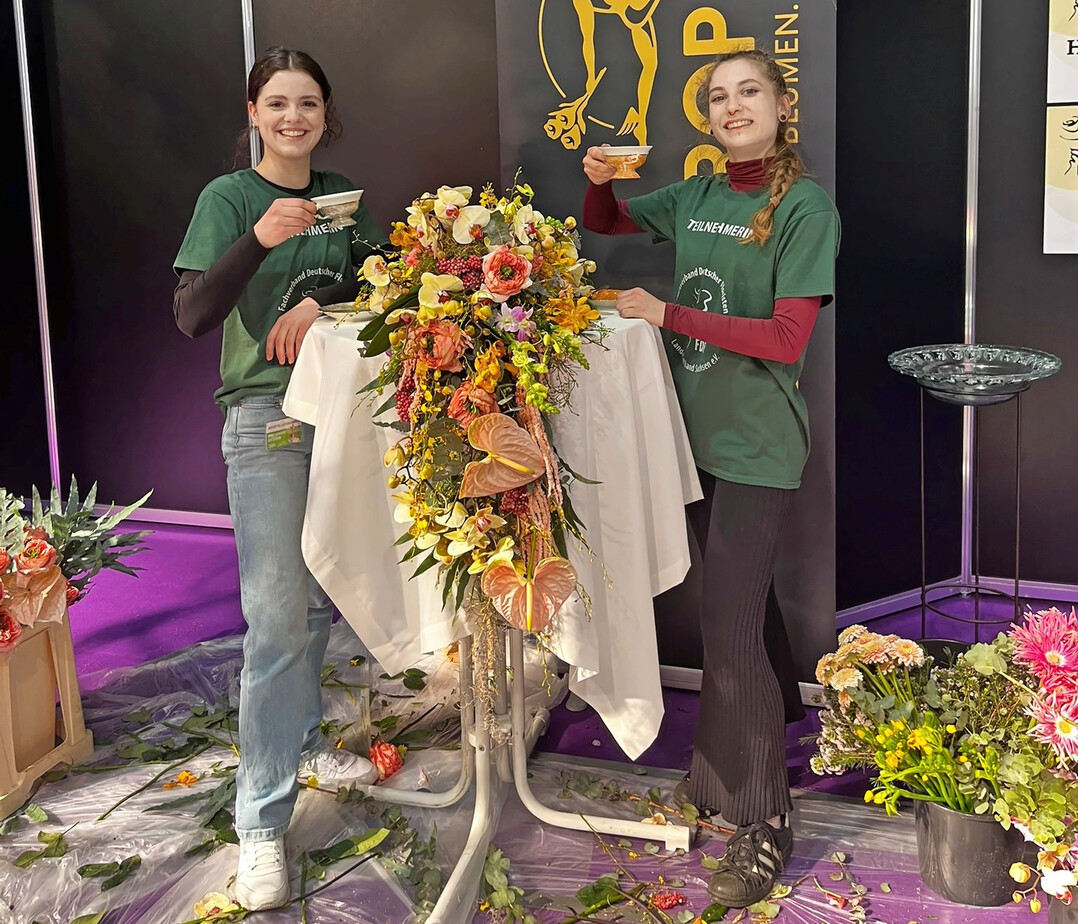 Michelle Reinke & Hannah Reichmann bekamen Bestnoten f�r ihren Tischschmuck.