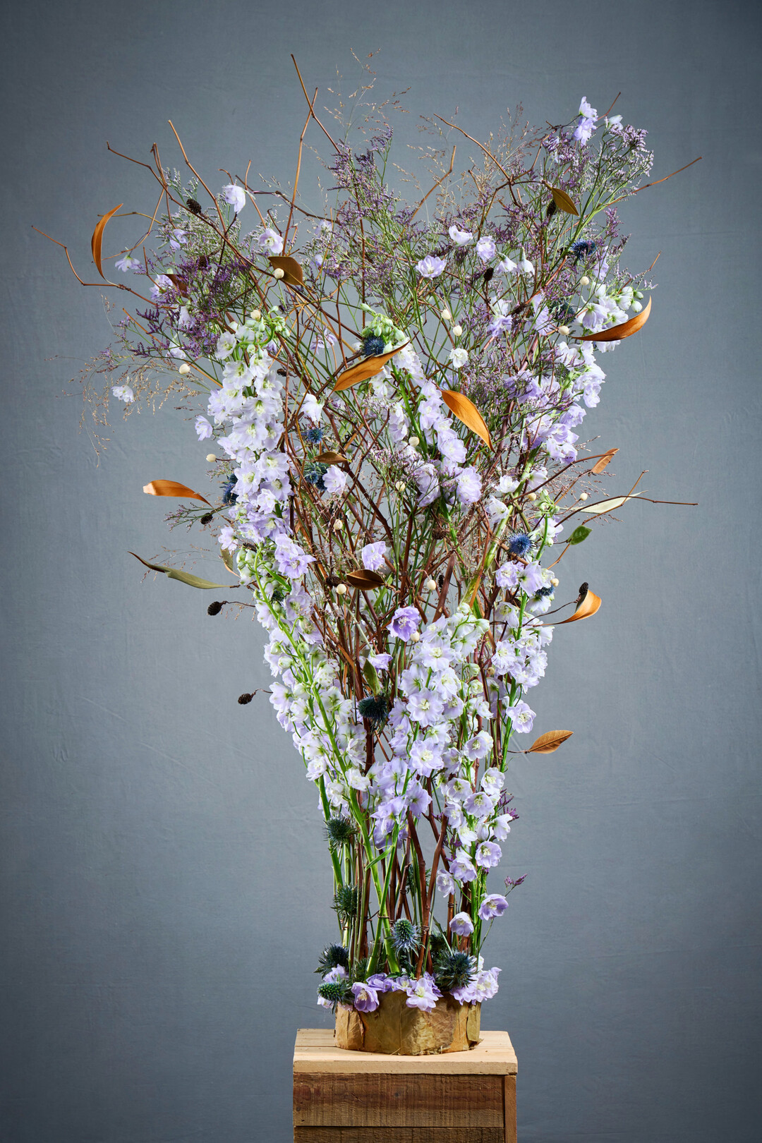 Sara-Lisa Ludvigsson created a ‘crown for all women’. The delicate, dry framework of twigs provides support for the delphiniums arranged in tubes.