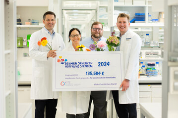 An Forschung sind Teams vom KiTZ, UKHD und DKFZ beteiligt (v.l.): Dr. med. Kristian Pajtler, Leitung molekulare Onkologie, Dr. Ina Oehme, Leitung Medikamententestung, Dr. Robert Autry, Leitung klinische Bioinformatik, Dr. med. Roland Imle, Tumorchirurgie.