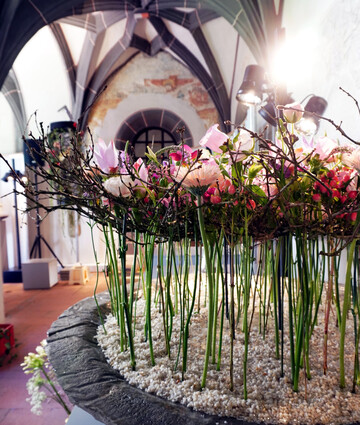 Die Blumen-Hallenschauen auf der Landesgartenschau in Ellwangen finden im Basilika-Kreuzgang und im Innenhof statt.