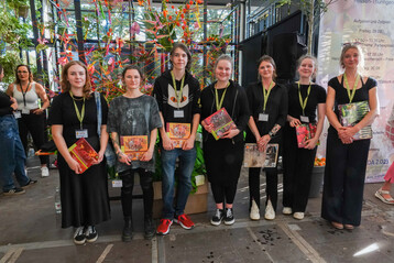 Siegerehrung (v. l.):
Leonie Lack, Lisa Fast, Luka Kolorevic, Juliane He, Aleksandra Zapior, Sina Katt, Friederike Bartsch