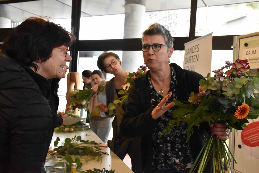 Pia Tranbandt erklrt ihren barock inspirierten Strau. 
