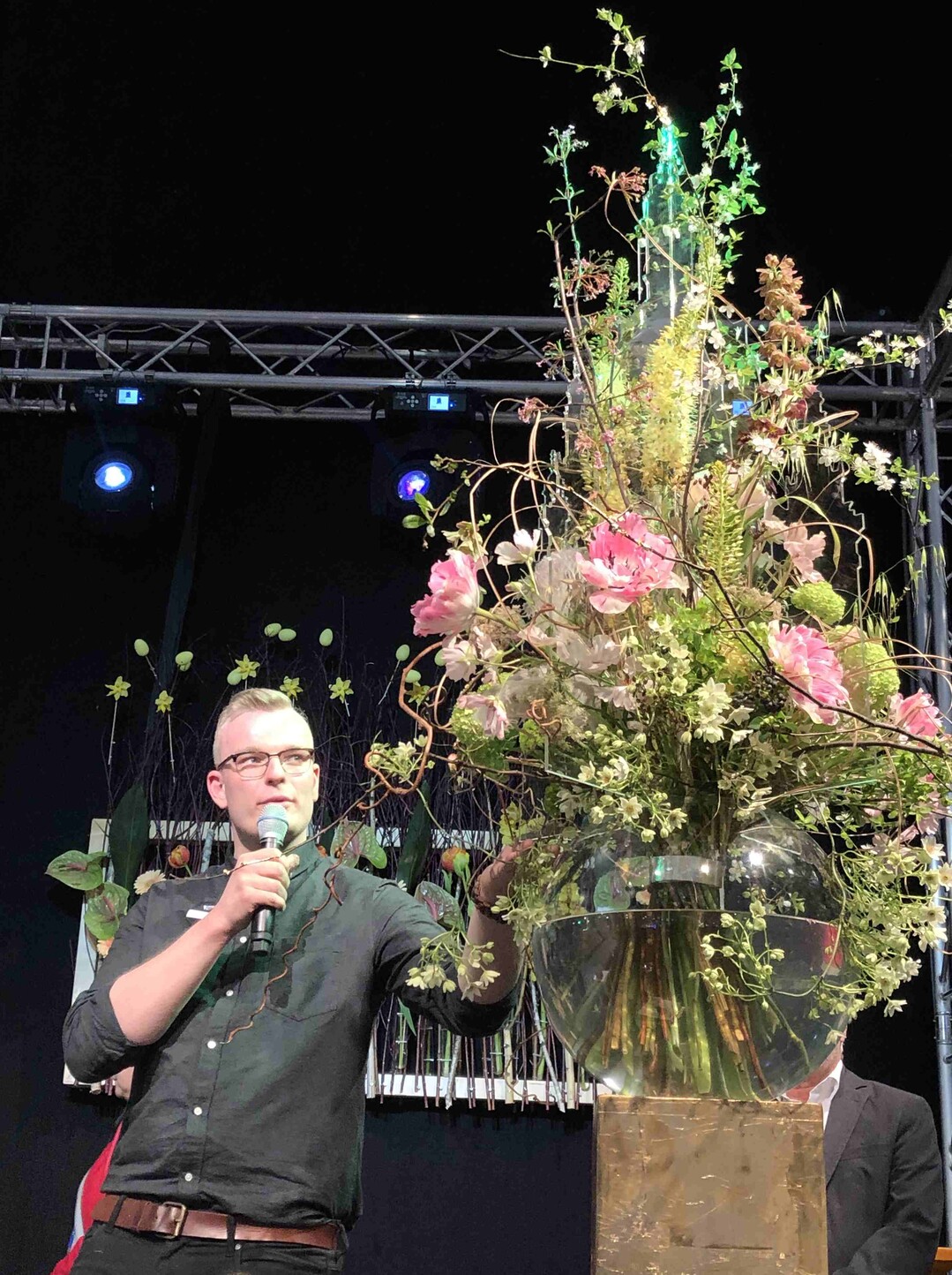Heiko Steudtner erklrt, wie sein Strau gemacht ist.