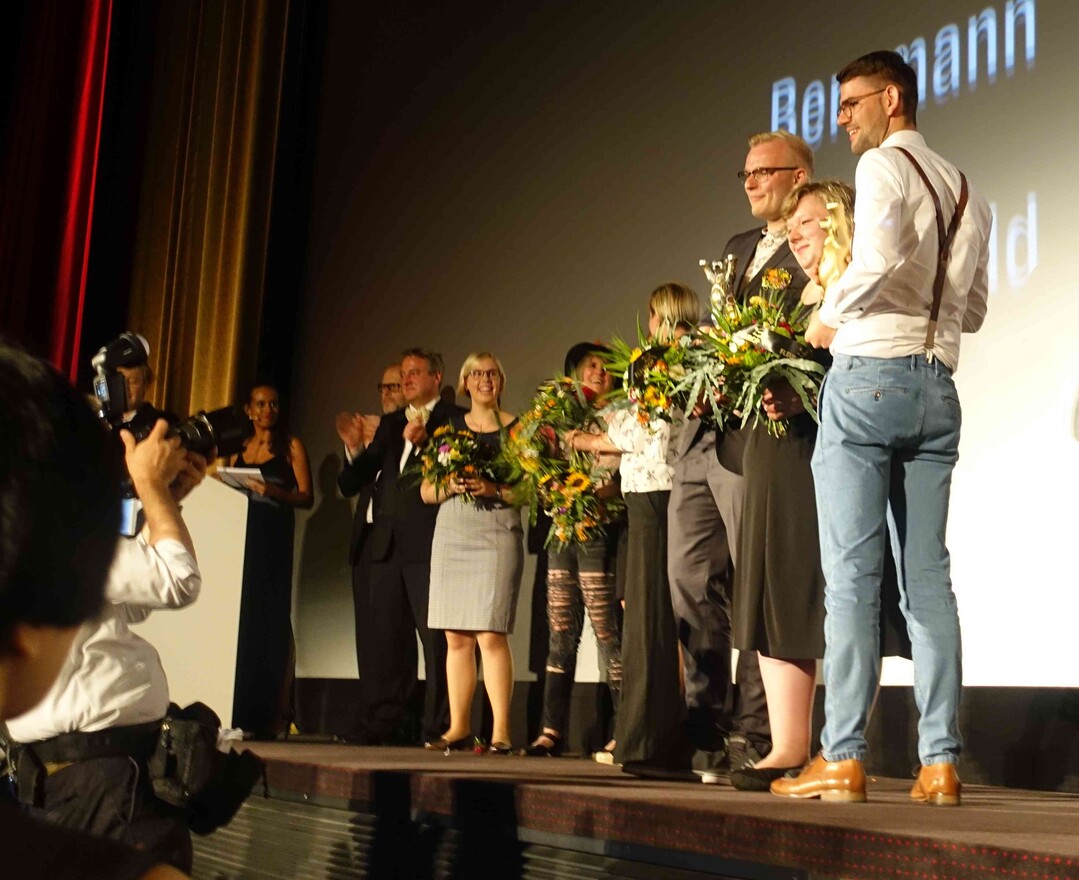 Die Gewinner - Heiko Steudtner, Franziska Strobl und Michael Liebrich - im Blitzgewitter
