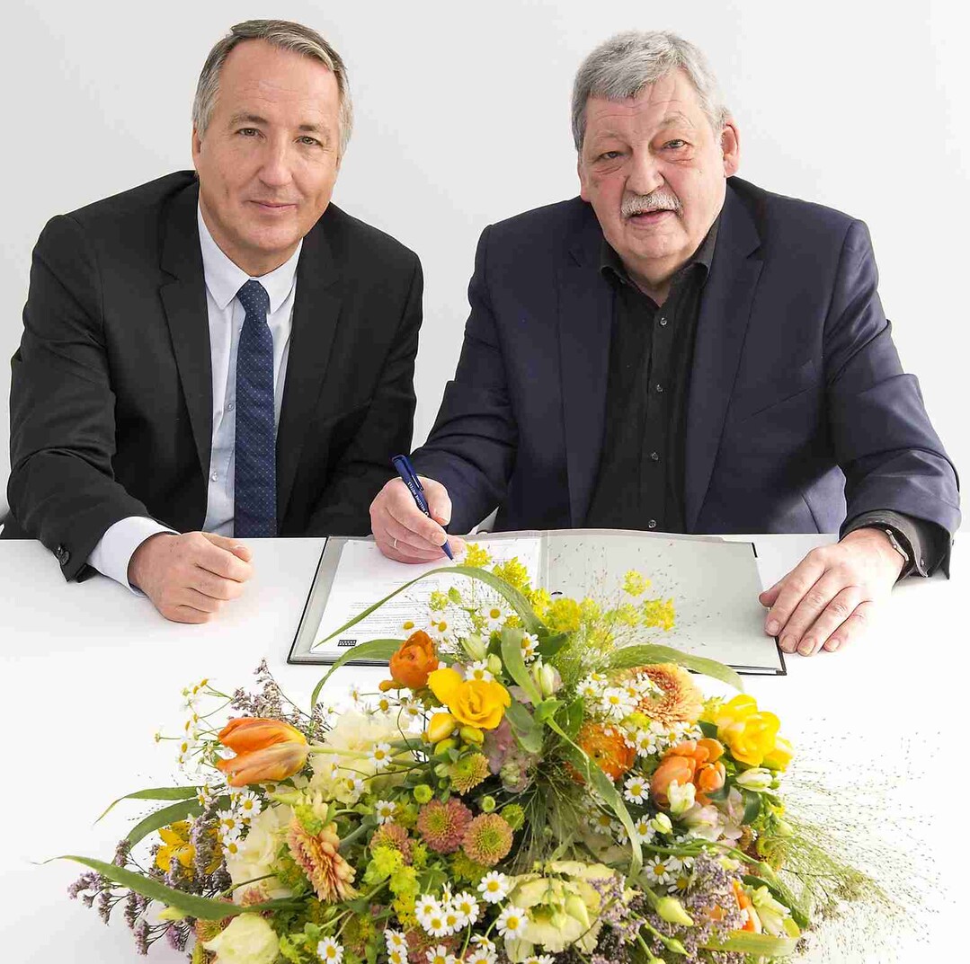 Oliver P. Kuhrt, Geschftsfhrer der Messe Essen, und FDF-Prsident Helmuth Prinz unterzeichneten den Kooperationsvertrag. 