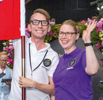 Lisa Pålsson wurde von Stein Are Hansen, dem Weltmeister der Floristen 2010, unterstützt.