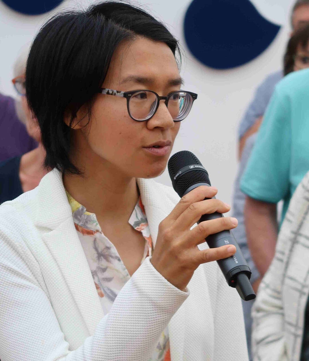 Hsiaosung Kok informierte die Museumsbesucher ber die Kunstwerke.