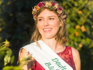 Als Nachfolgerin fr Kathrin Khler wird die Deutsche Blumenfee 2024/25 gesucht.
