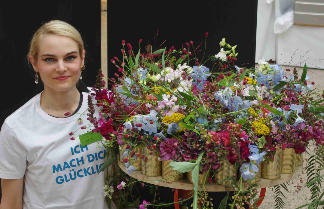 Rachel Isensee mit ihrer Wahlarbeit