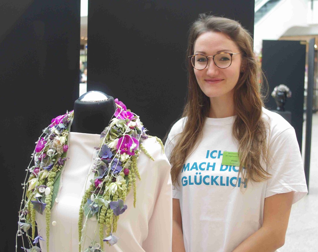 Vivienne Langer mit ihrem Brautschmuck